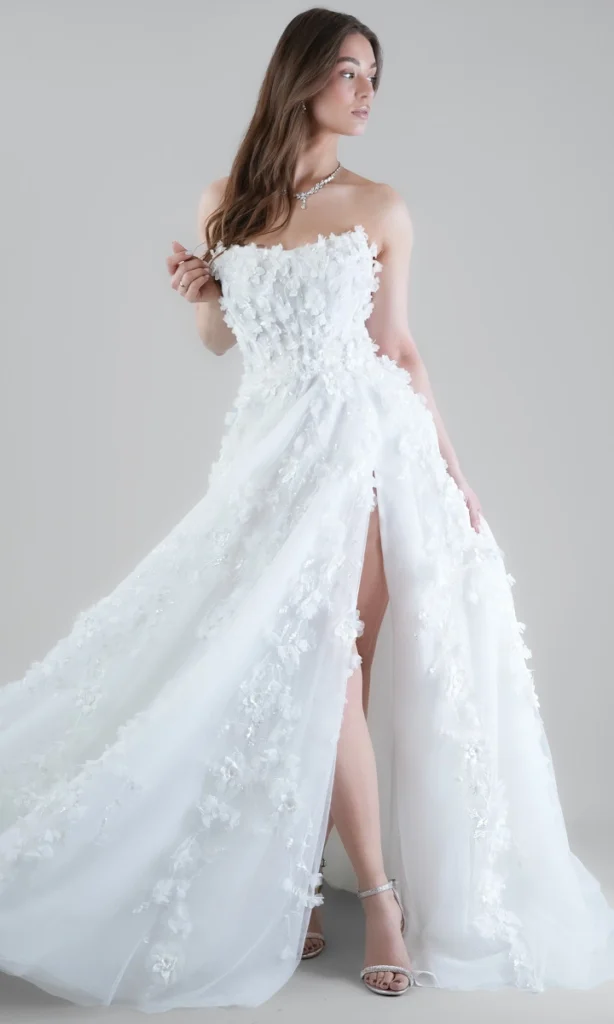 Modelka w sukni ślubnej
